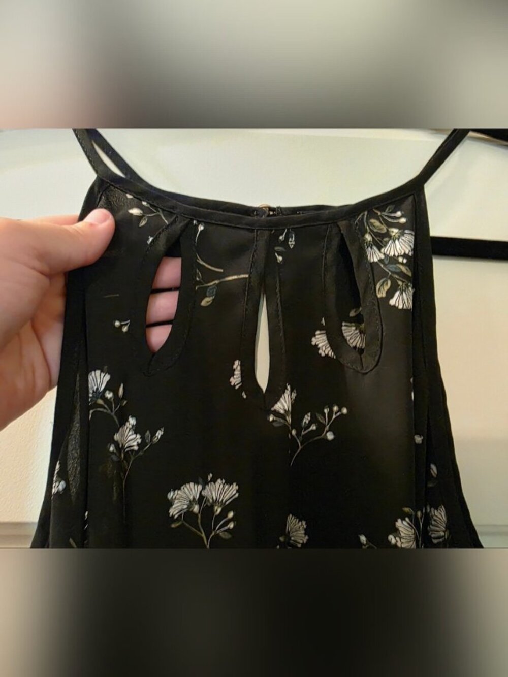 XL Black Floral Tank Top - Picture 2 of 3